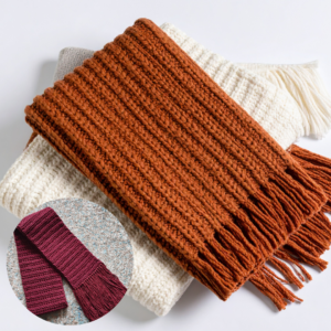 Bufanda tejida a mano con hilo suave y resistente. Ideal para días fríos o como accesorio con significado.